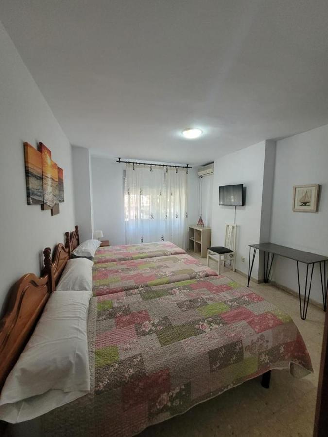 Hostal Mediterraneo Torre Del Mar Esterno foto